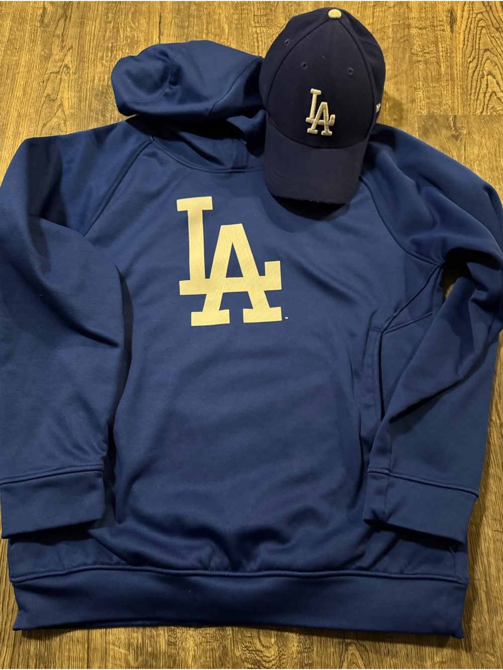 Genuine Merchandise by Gen2 LA Dodgers MLB Boys Hoodie XL (18/20) & Youth Cap